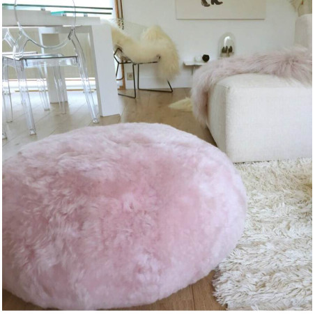 Pouf en mouton d'Europe rose