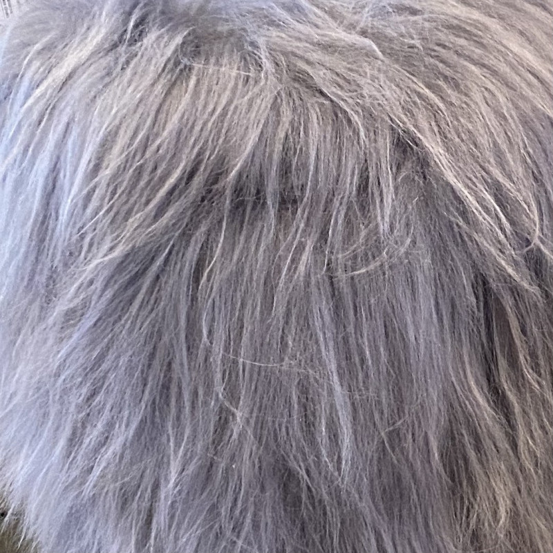 Grijze schapenvacht kruk