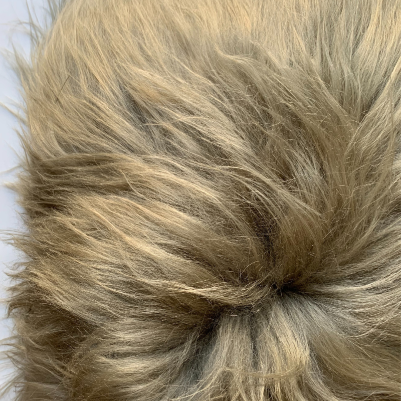 Olijfkleurig IJslands schapenvachtkussen