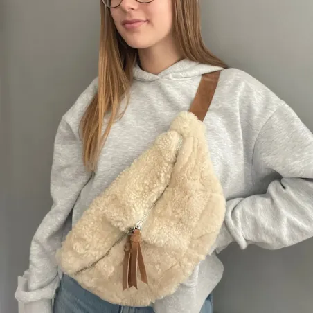 Grande Banane En Peau De Mouton Beige