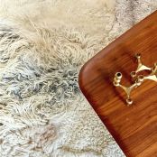 Maison Thuret - Fleur de peau : tapis en peau de mouton vanille