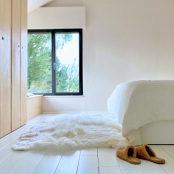 Maison Thuret - Fleur de peau : tapis en peau de mouton blanc - sur mesure