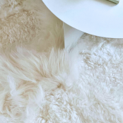 Maison Thuret - Fleur de peau : tapis en peau de mouton blanc - sur mesure