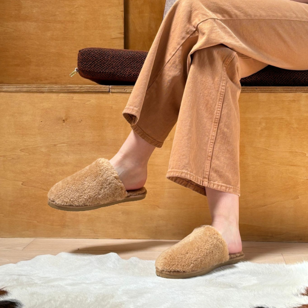 Maison Thuret - Mules En Peau De Mouton - La Collection "Bouclette" - Camel