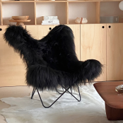 Fauteuil butterfly AA en peau de mouton Islandais noir - L'Iconique