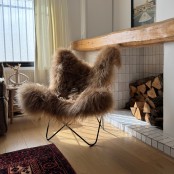 Maison Thuret - Fauteuil Butterfly AA en peau de mouton Islandais capuccino - L'Iconique