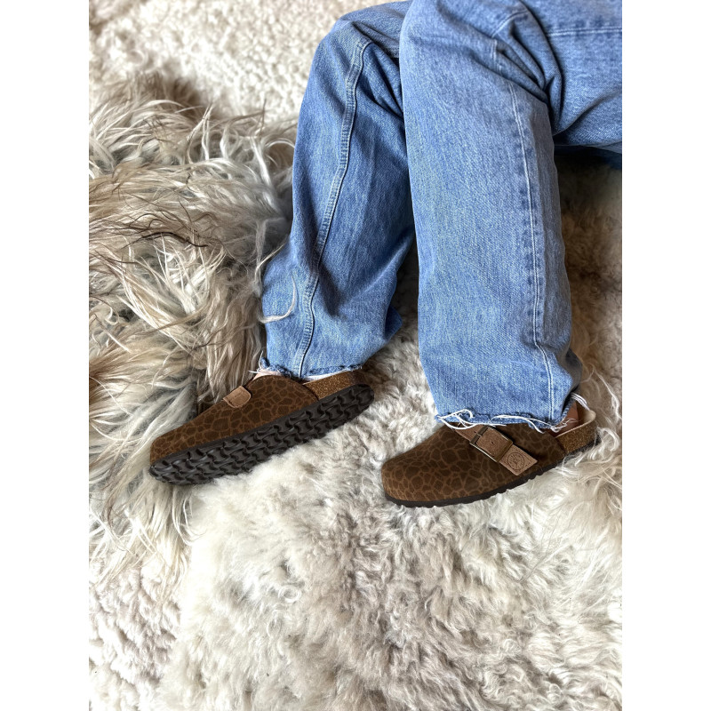 Sabots en cuir imprimé girafe 