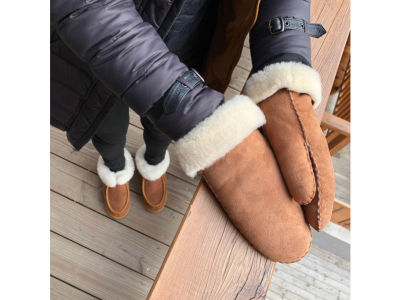 3 façons de porter ses accessoires en peau de mouton avec style